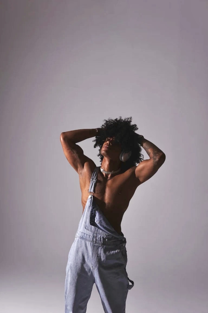 Фото AKENT ALVAREZ